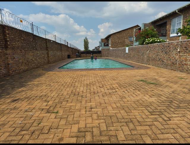 2 BEDROOM APARTMENT FOR SALE IN RAVENSWOOD